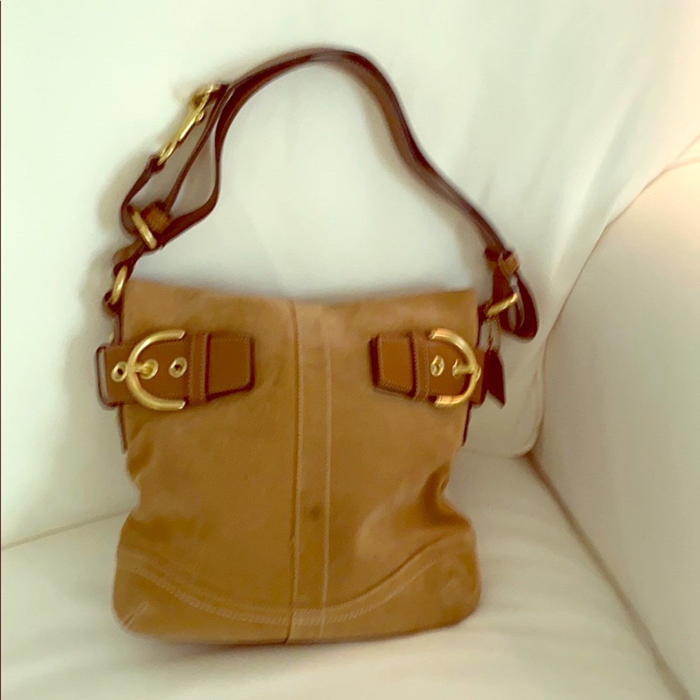 Coach – tan suede shoulder bag
